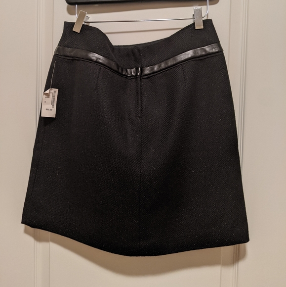 Black skirt, mid-thigh, size 8 - Picture 2 of 2